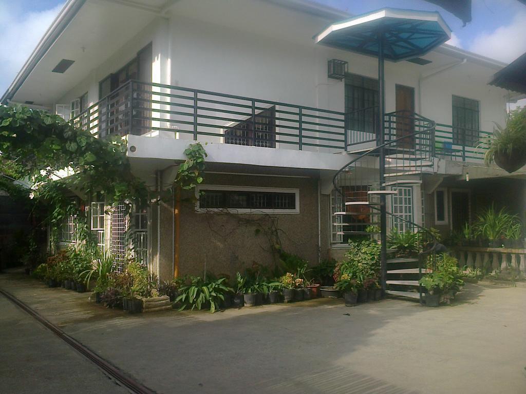 Charm Guest House Puerto Princesa Bagian luar foto