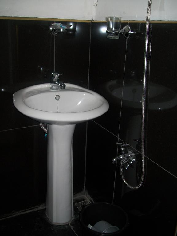 Charm Guest House Puerto Princesa Bagian luar foto